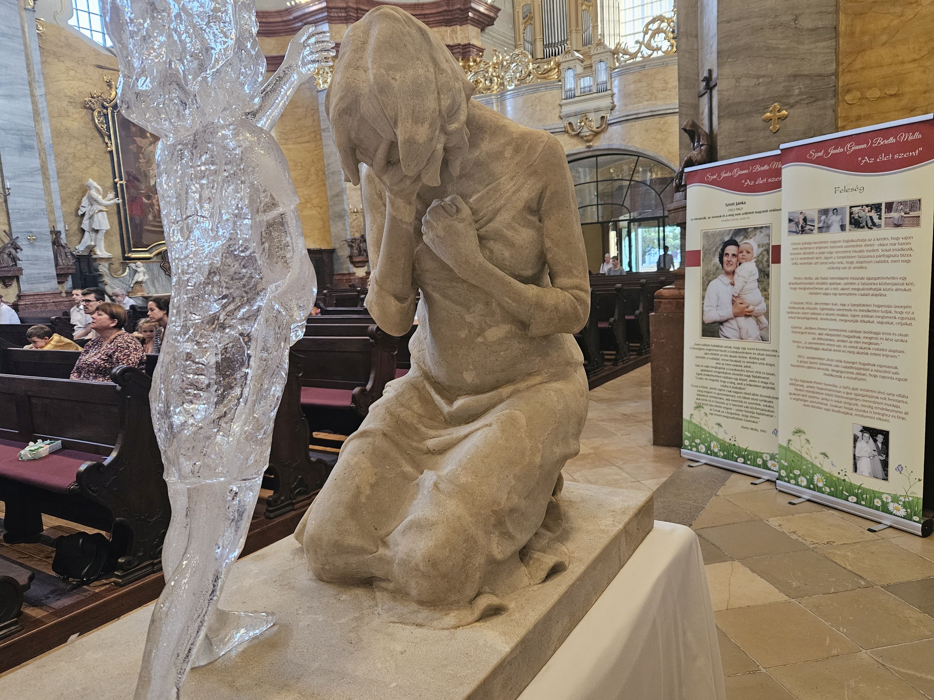 Meg nem született gyermek - Szent Janka szobra a székesegyházban